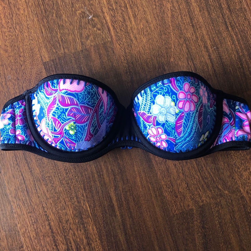 NWOT Victoria’s Secret Bathing suit Top